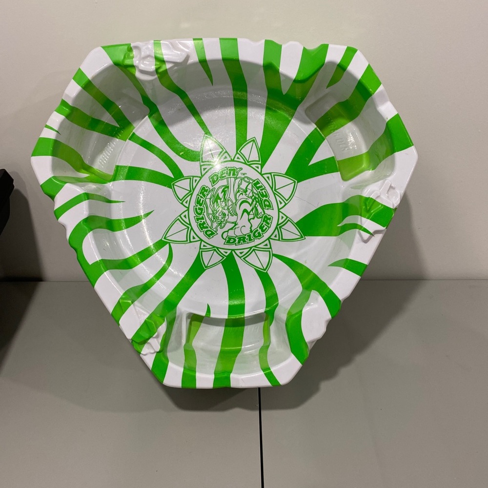 2003 BeyBlade Beystadium Driger Den Bey Blade Arena Green White Read Description